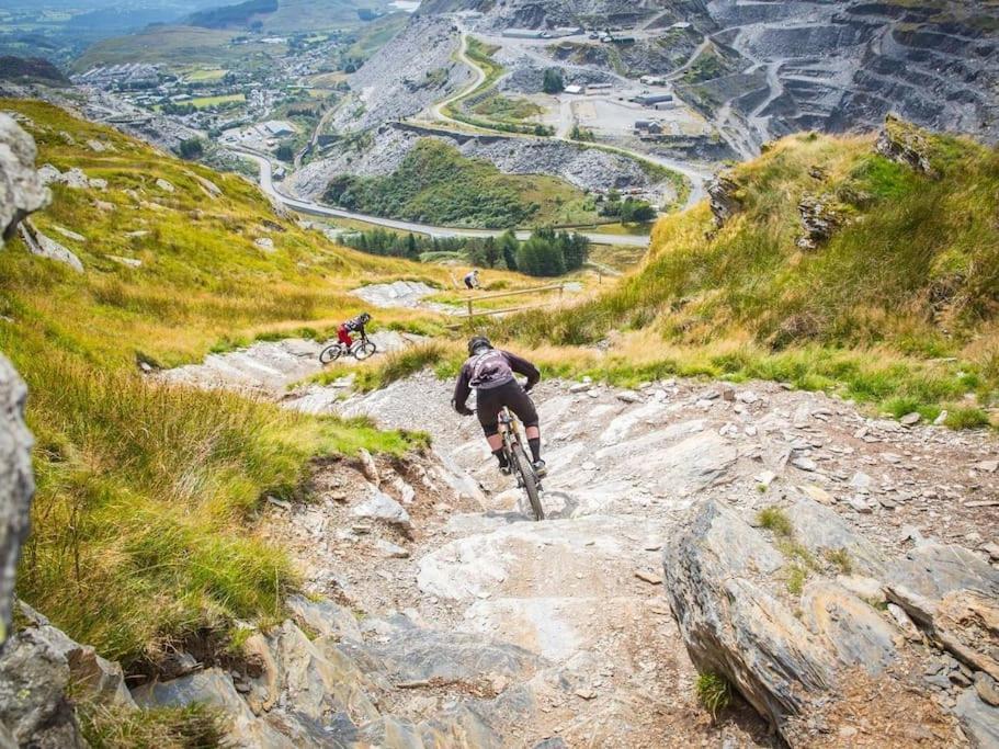 Zipworld Waterfalls Eryri Dogs Welcome 3 Bed Sleeps 5 Blaenau Ffestiniog Bagian luar foto